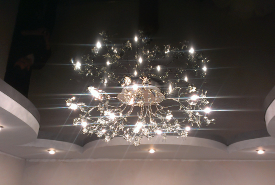 4 совета, какие светильники для натяжного потолка выбрать