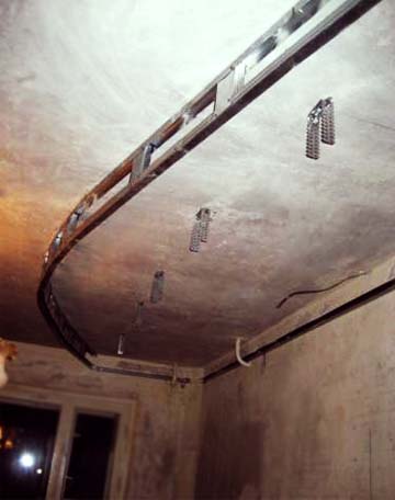 Двухуровневые потолки для гостиной из гипсокартона, фото