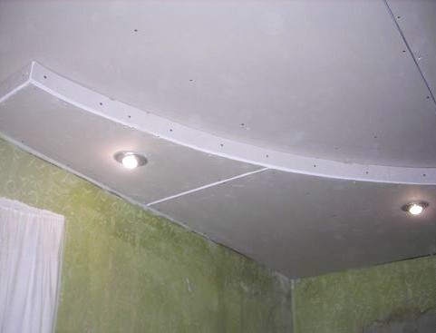 Двухуровневые потолки для гостиной из гипсокартона, фото