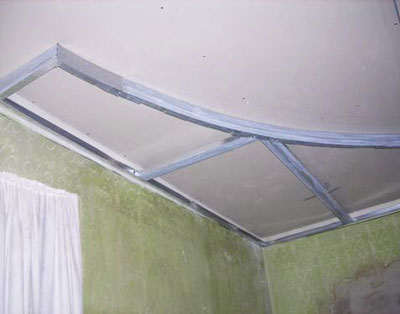 Двухуровневые потолки для гостиной из гипсокартона, фото