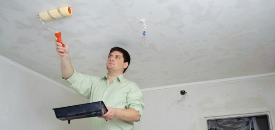 Как быстро снять побелку с потолка