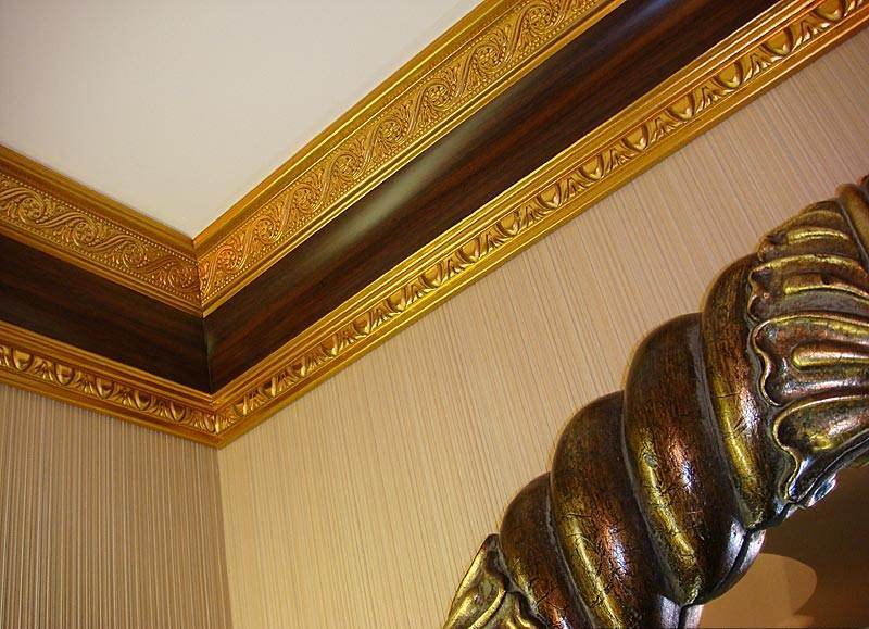 Как и чем покрасить потолочный плинтус из пенопласта?