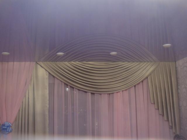 Как лучше установить карниз для натяжного потолка?