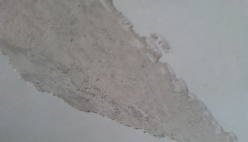 Как очистить потолок от побелки