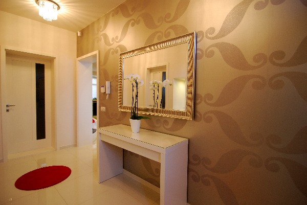 Как подобрать шторы к фотообоям. основных правил подбора штор к обоям. Варианты оформления гостиной