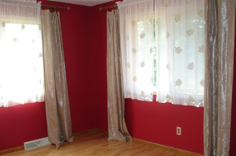 Как подобрать шторы к фотообоям. основных правил подбора штор к обоям. Варианты оформления гостиной