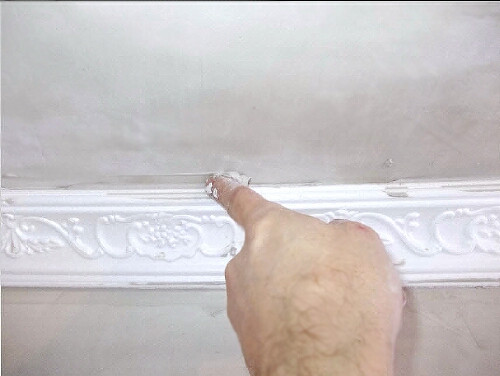 Как покрасить потолочный плинтус: какую краску использовать, подготовка и покраска