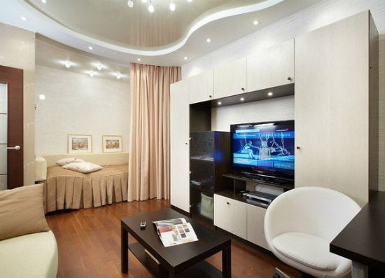 Как повесить карниз на натяжной потолок?