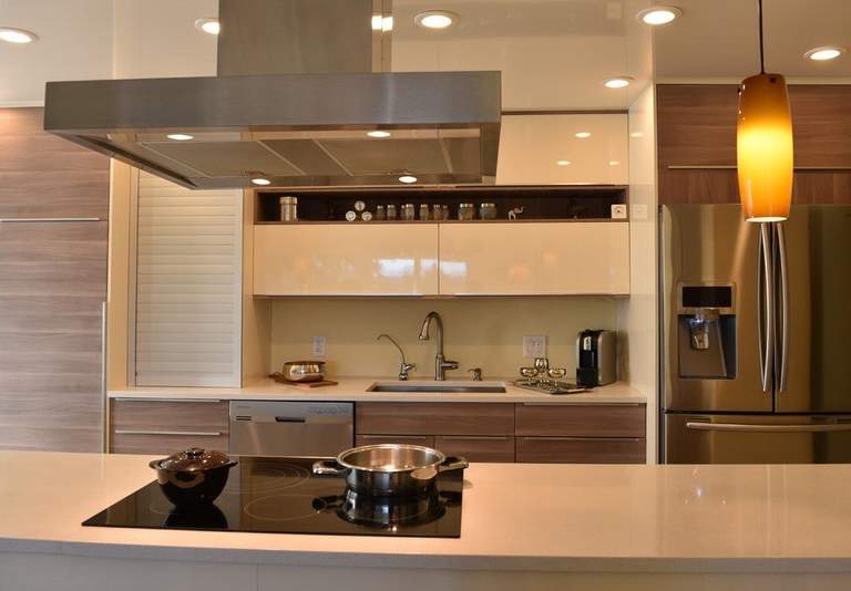 Как разместить светильники на натяжном потолке: варианты, схемы, фото