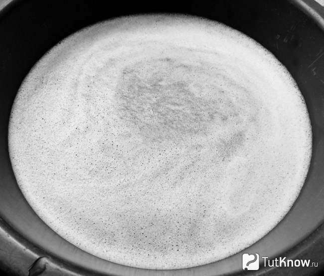 Как смыть побелку с потолка