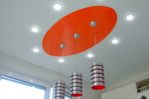 Как выбрать светильники для натяжных потолков