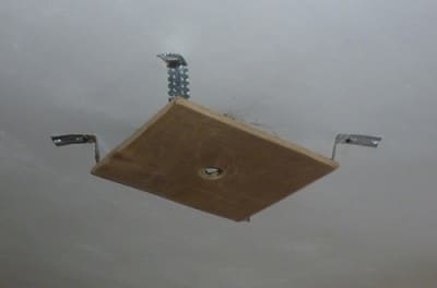 Как выбрать точечные светильники для натяжных потолков