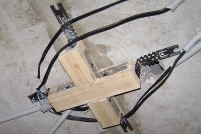 Как выбрать точечные светильники для натяжных потолков