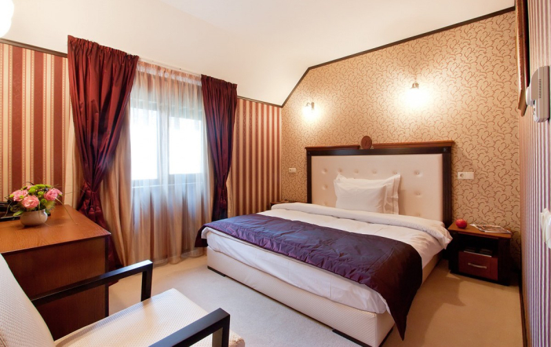 Как зрительно увеличить пространство с помощью обоев: расширяем узкую комнату