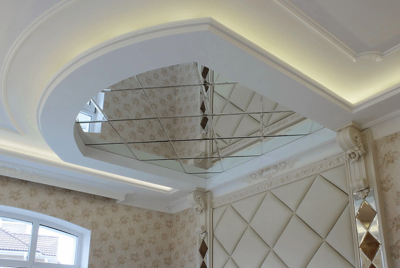 Как зрительно увеличить высоту потолка?