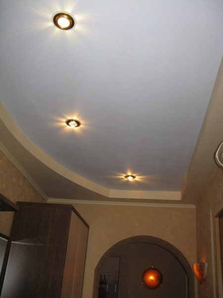 Какой потолок сделать в коридоре
