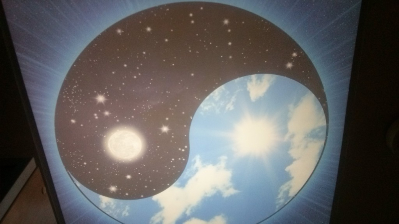 Какой вред от натяжных потолков?