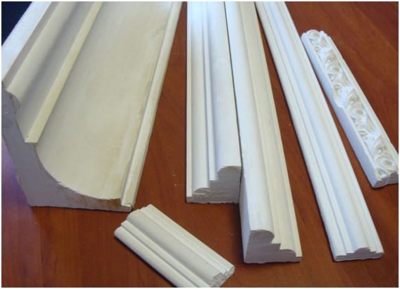 Красим потолочный плинтус из пенопласта