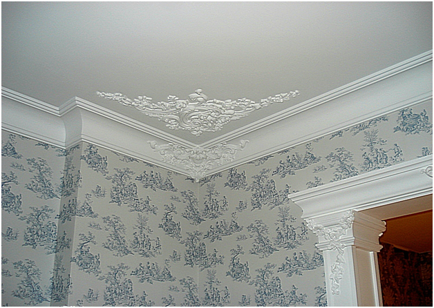 Красим потолочный плинтус из пенопласта