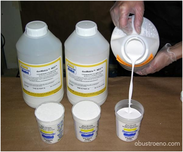 Красим потолочный плинтус из пенопласта