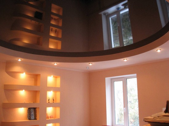 Красивые двухуровневые потолки на кухне