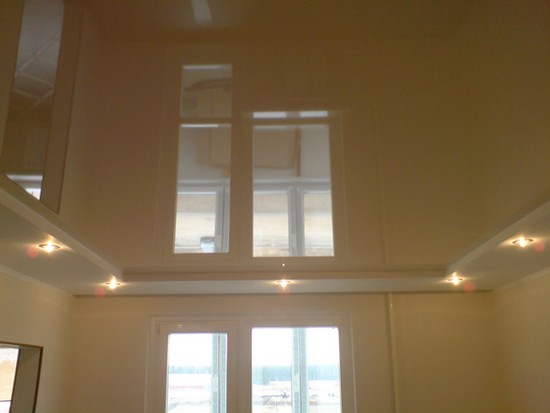 Красивые двухуровневые потолки на кухне