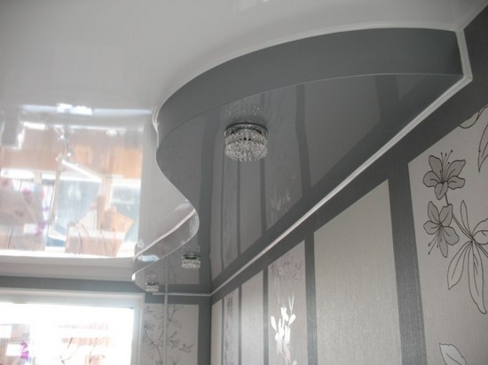 Красивые двухуровневые потолки на кухне