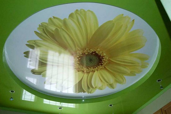 Красивые двухуровневые потолки на кухне