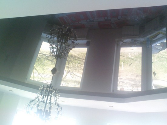 Красивые двухуровневые потолки на кухне