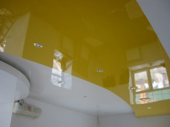 Красивые двухуровневые потолки на кухне