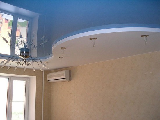 Красивые двухуровневые потолки на кухне