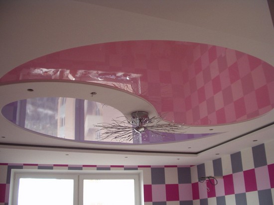 Красивые двухуровневые потолки на кухне