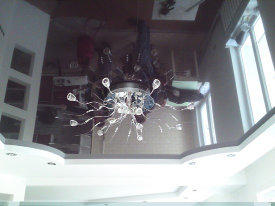 Красивые двухуровневые потолки на кухне