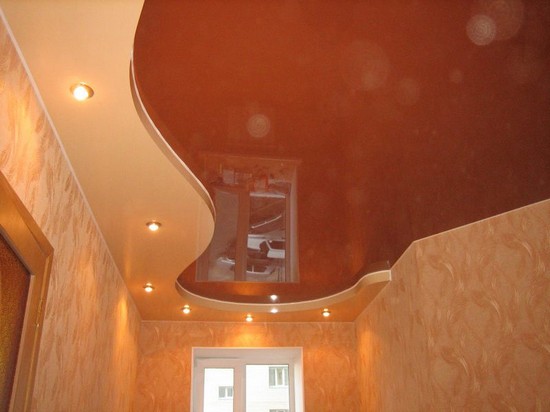 Красивые двухуровневые потолки на кухне