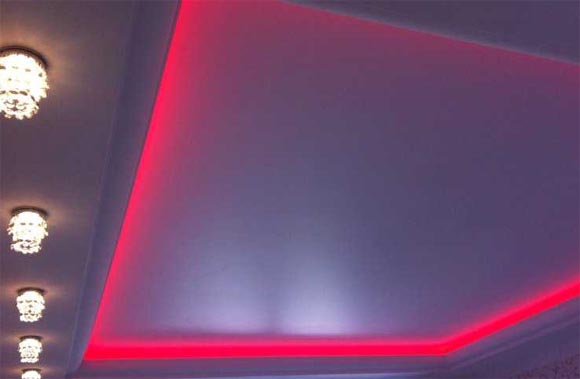 Крепление карниза к натяжному потолку: особенности монтажа