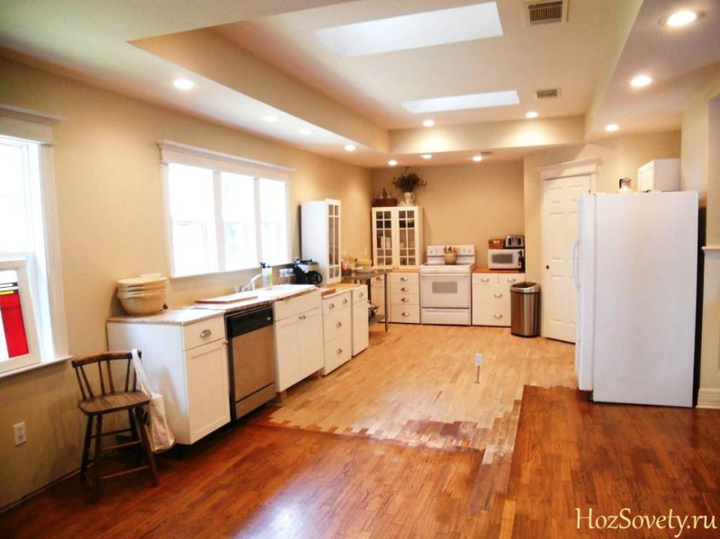 Освещение на кухне с натяжным потолком