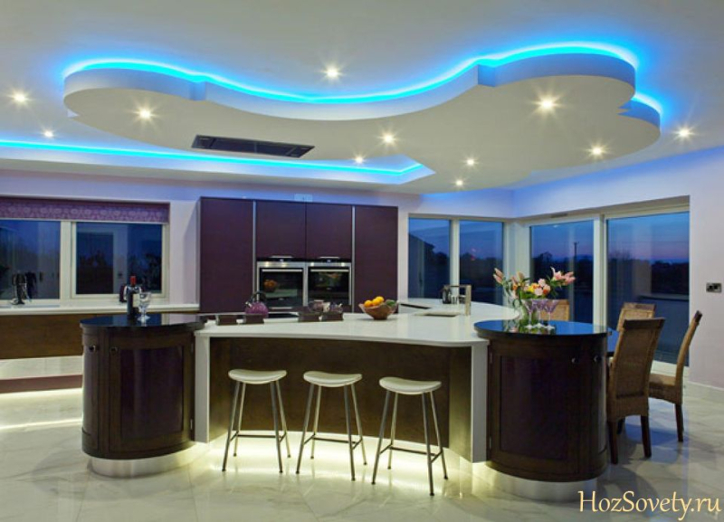 Освещение на кухне с натяжным потолком