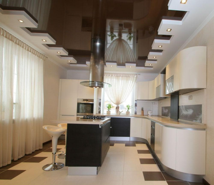 Освещение на кухне с натяжным потолком. Как выбрать лучший вариант