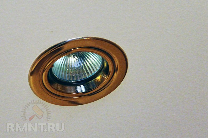 Освещение натяжных потолков: выбор и монтаж светильников