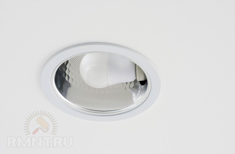 Освещение натяжных потолков: выбор и монтаж светильников