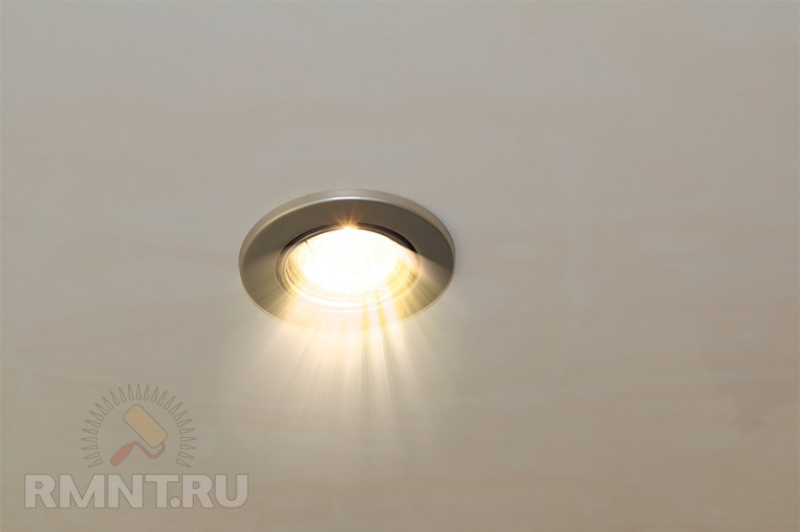 Освещение натяжных потолков: выбор и монтаж светильников