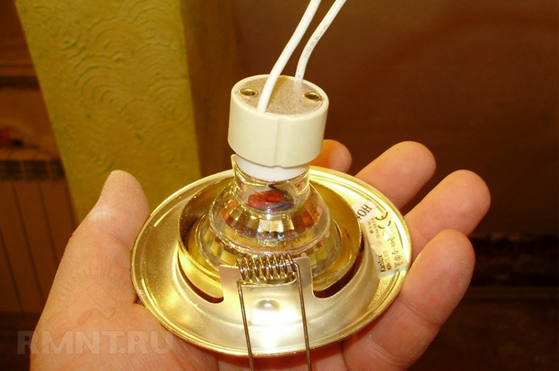 Освещение натяжных потолков: выбор и монтаж светильников