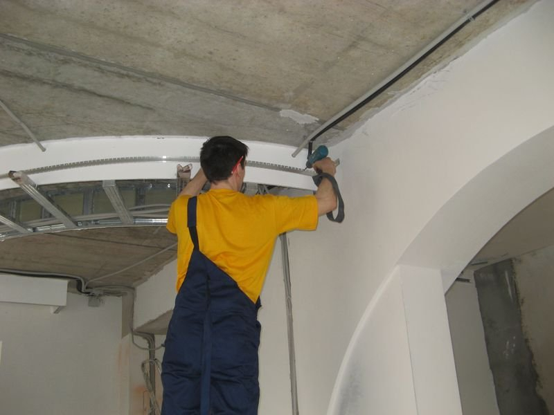 Подготовка помещения перед установкой натяжного потолка