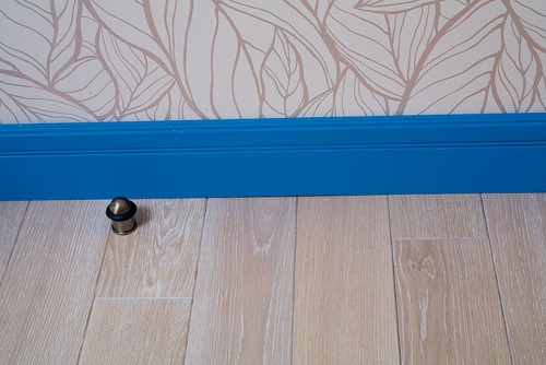 Покраска плинтуса. Чем покрасить напольный плинтус