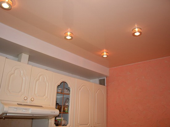 Потолок на маленькой кухне в хрущевке