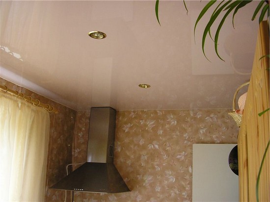 Потолок на маленькой кухне в хрущевке