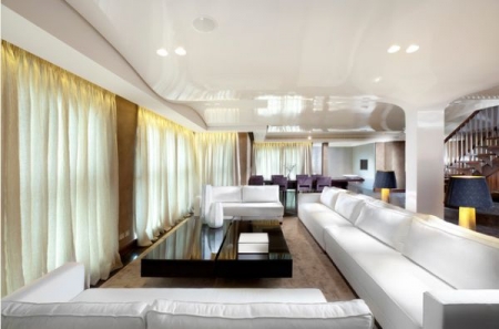 Способ третий. Как увеличить высоту потолка с помощью аксессуаров интерьера