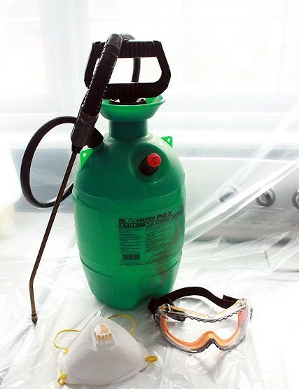 Способы, как смыть побелку с потолка и стен