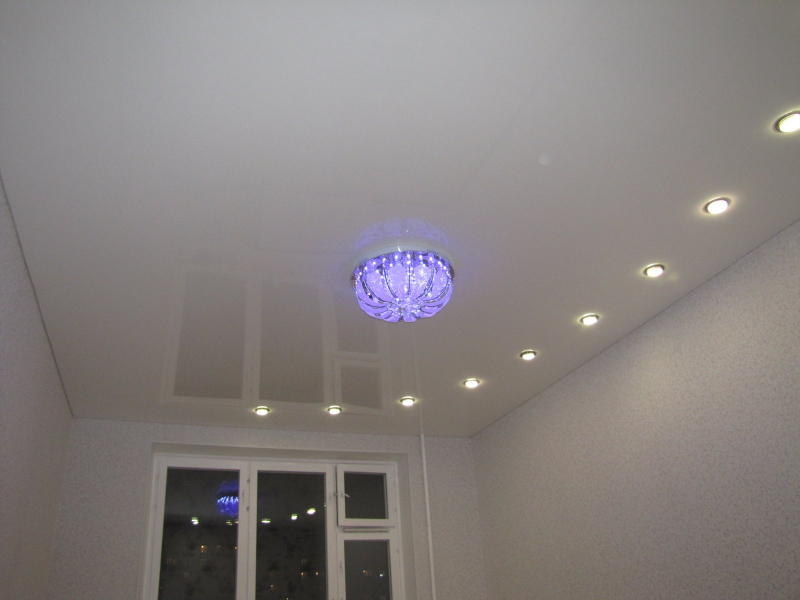Светильники и лампы для устанавки в натяжной потолок