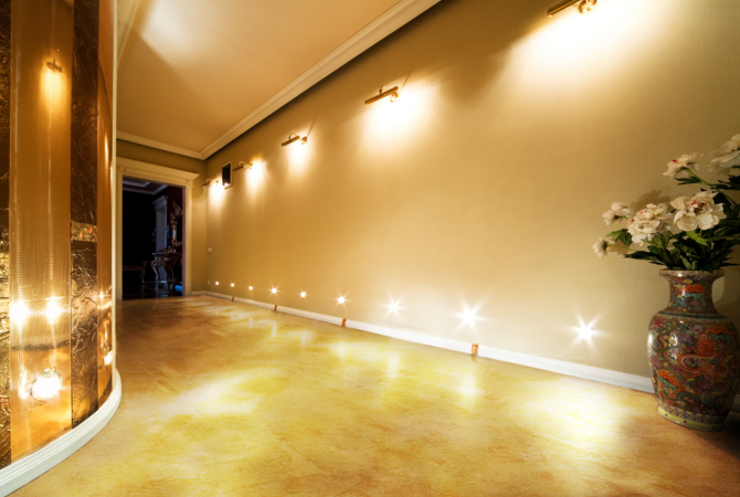 Светильники в интерьере прихожей